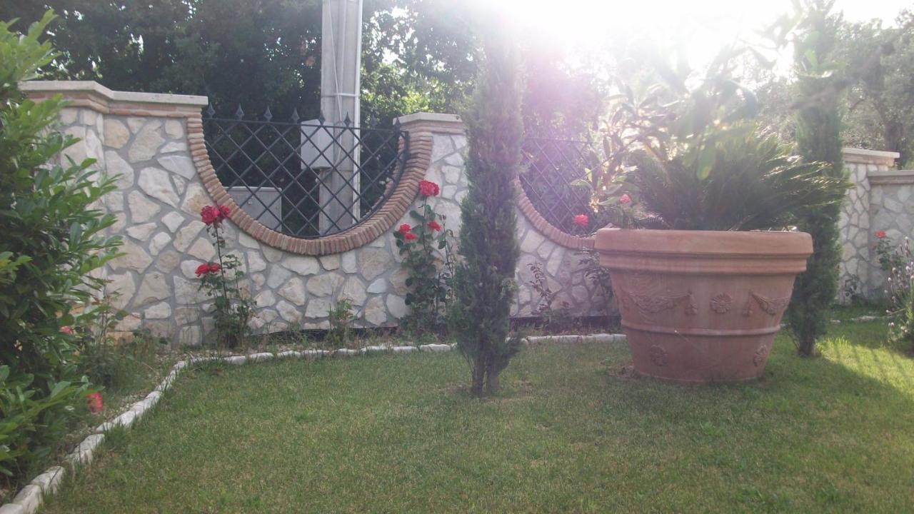 Il Giardino Degli Ulivi Bed & Breakfast Canneto  Bagian luar foto