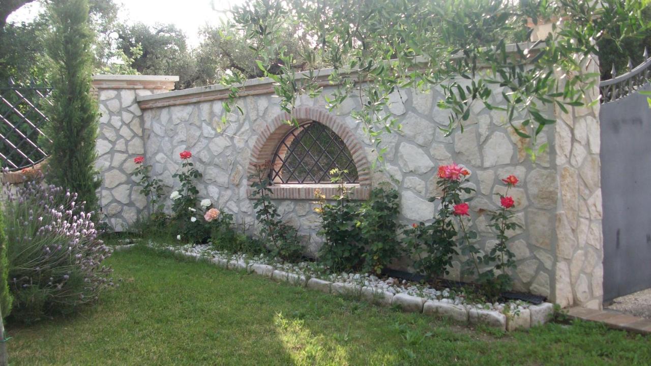 Il Giardino Degli Ulivi Bed & Breakfast Canneto  Bagian luar foto